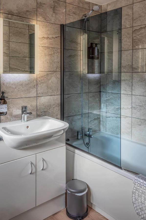 Modern 3-Bed House On Tarporley High Street Villa Ngoại thất bức ảnh